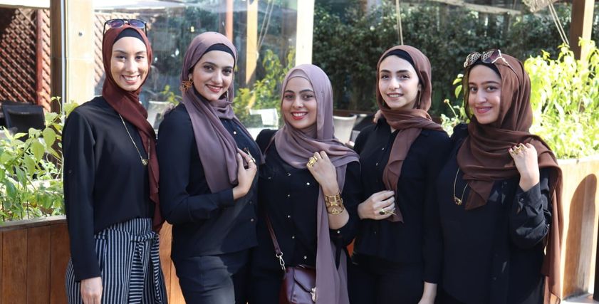 فتيات