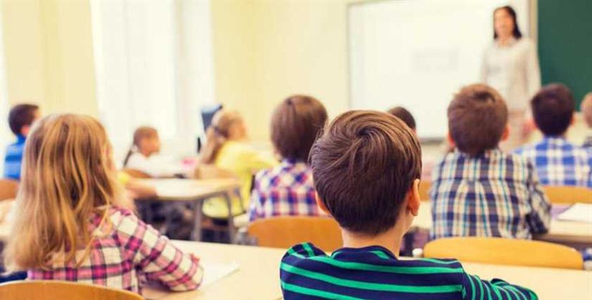 3 سنوات سجن لمدرسة تسببت في عاهة مستديمة لطالبة.. وزملاؤها ينتفضون