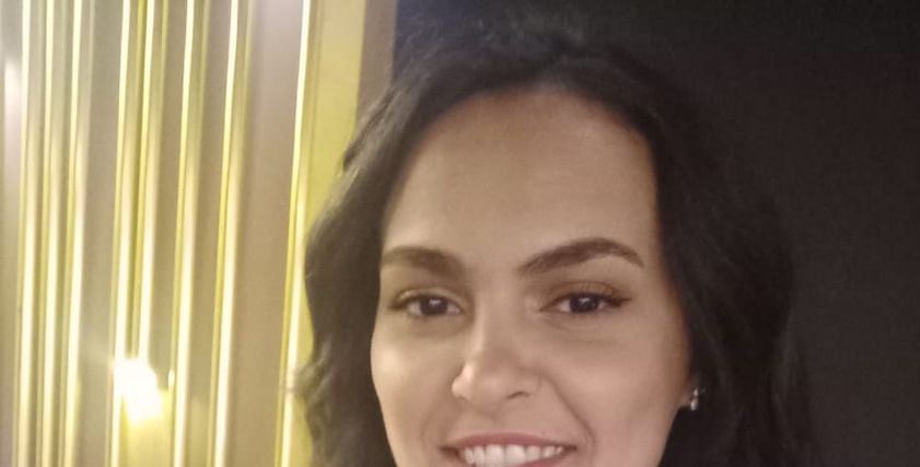 «مريم» تبدع في صنع شموع طبية على شكل أطعمة وهدايا: «مفيدة للبشرة والصحة»