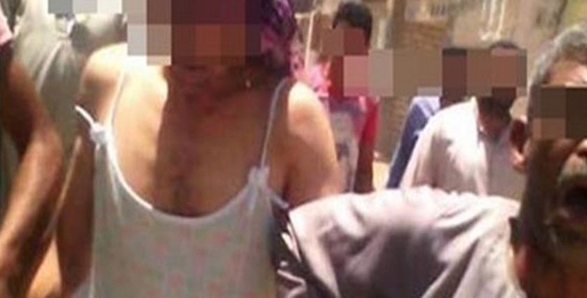 صورة أرشيفية لرجل يرتدي قميص نوم