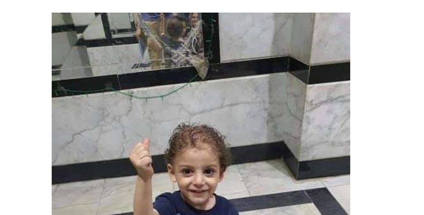 الطفل آدم