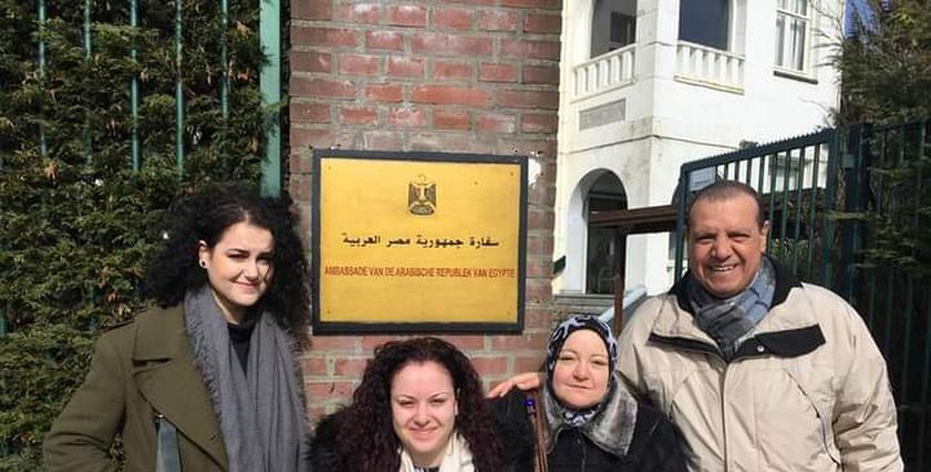 إبراهيم وزوجته المصرية وبناته من الهولندية