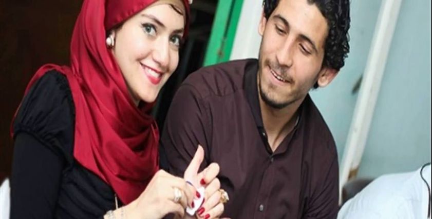 أحمد حجازي يؤدي مناسك العمرة بصحبة زوجته ووالدته