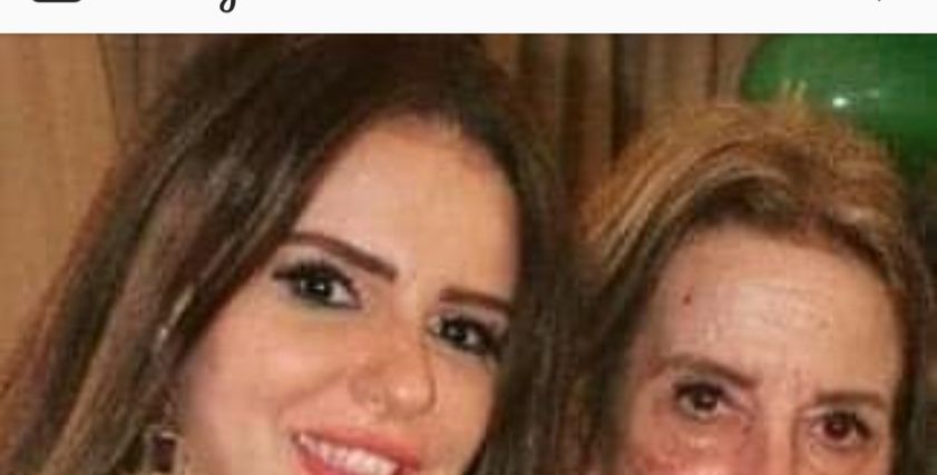 الفنانة دنيا عبد العزيز