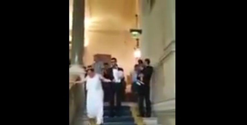 صورة من داخل الفيديو
