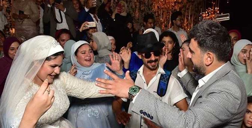 مصطفى خاطر وشقيقته