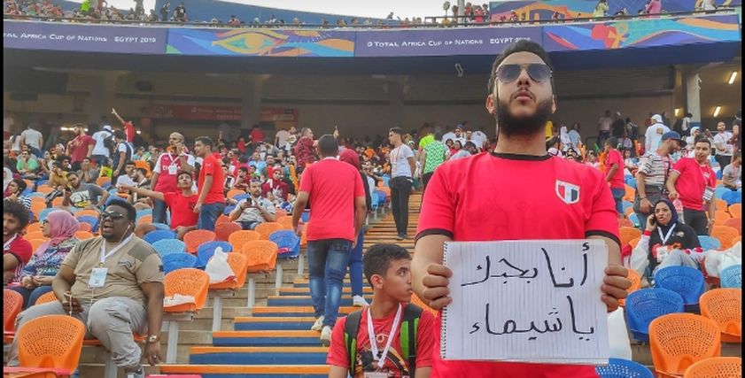 صاحب لافتة