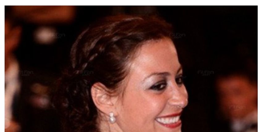 منة شلبي: ماما كانت هتحرقلي شعري بسبب القمل