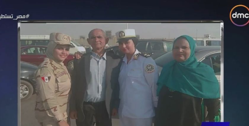 ملازم أول طبيب شرطة علا جمال وشقيقتها ملازم أول تمريض عسكري أسماء جمال ووالديهما