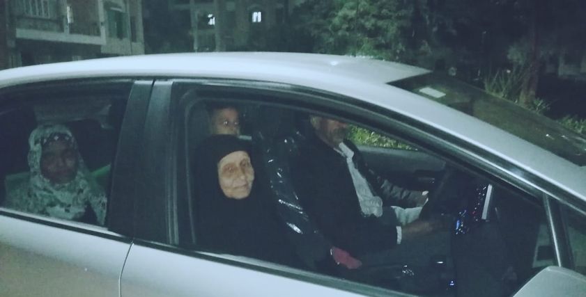 الحاجة سعاد الفائزة بسيارة