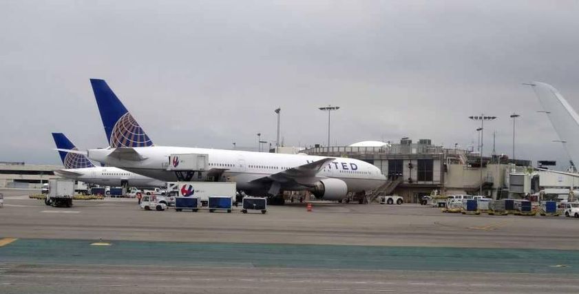 إغلاق مطار في أمريكا بسبب تجول فتاة بملابس شبه عارية