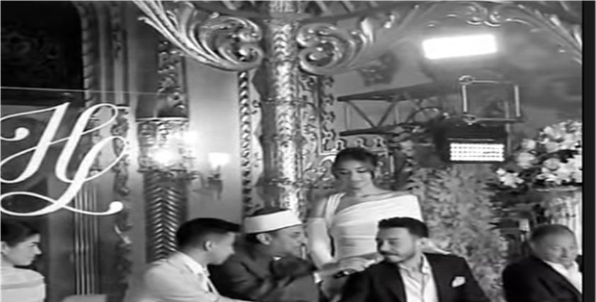 أحمد زاهر يدخل في نوبة بكاء خلال عقد قران ابنته ليلى