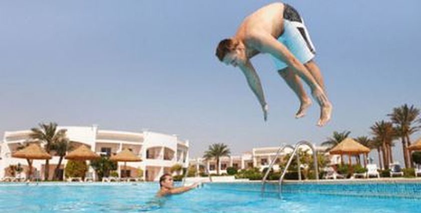 حمام سباحة