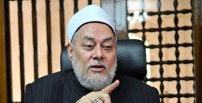 هل يجوز دفن النساء مع الرجال؟"