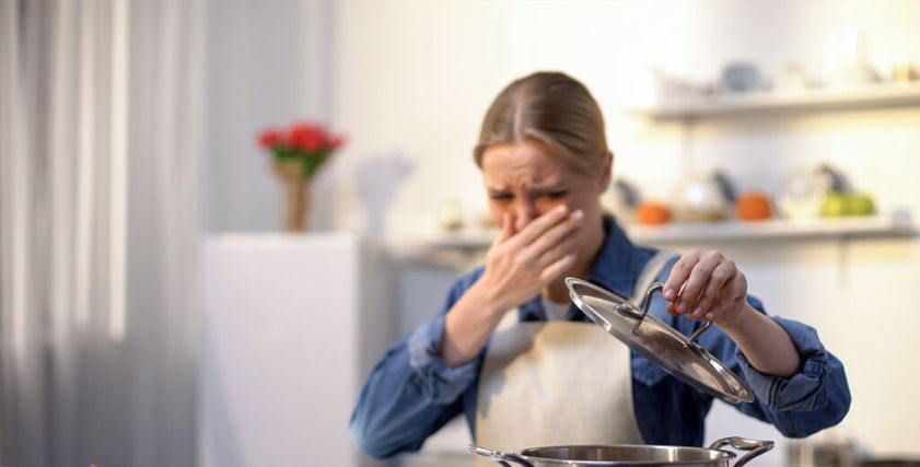 10 طرق للتخلص من رائحة المطبخ الكريهة
