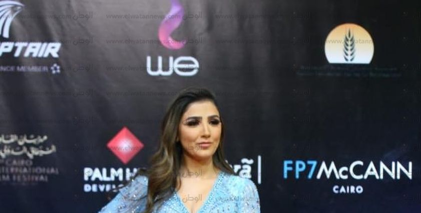 الفنانة مي عمر