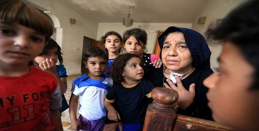 جدة عراقيه تعول 22 حفيد بعد قتل داعش لاباءهم