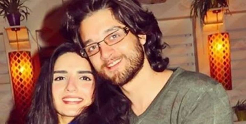 الفنان عمر خورشيد وزوجته ياسمين الجيلاني
