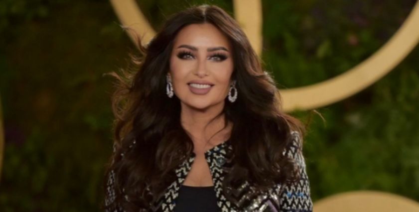 الفنانة لطيفة