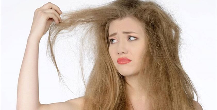 فتاة تعاني من الشعر الهايش