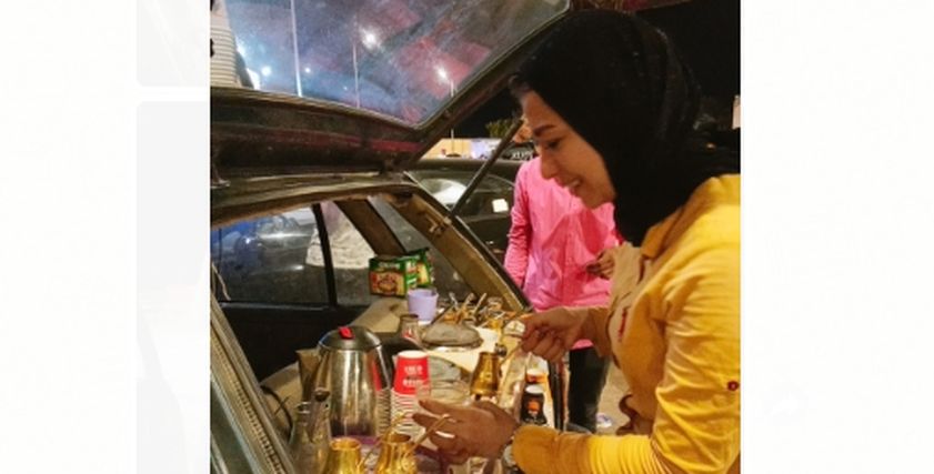 أسماء اسماعيل تحول سيارتها لبيع المشروبات
