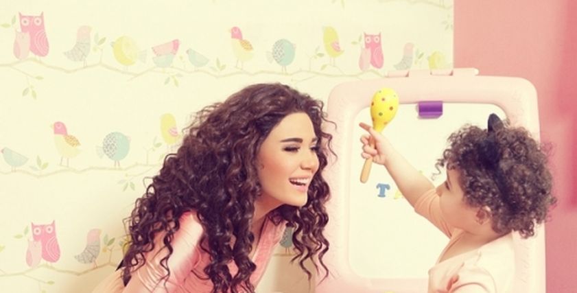 سيرين عبدالنور وابنتها