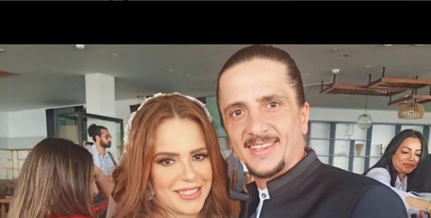 الفنانة دنيا عبد العزيز وزوجها