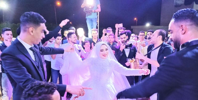 فرح عروس «من يؤتمن على العرض لا يسأل عن المال»