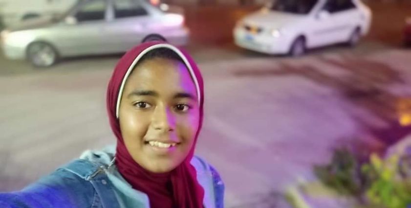 آيه سمير تصور بيع أطعمة الأطفال بدار أيتام
