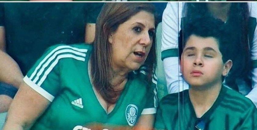  حقيقة صورة والدة المشجع الكفيف المتداولة 