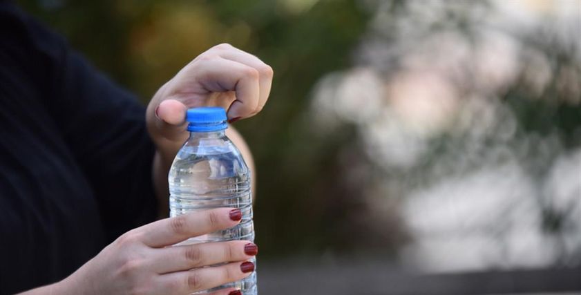 زجاجة المياه البلاستيك