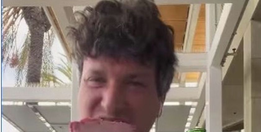 الشاب الأمريكي