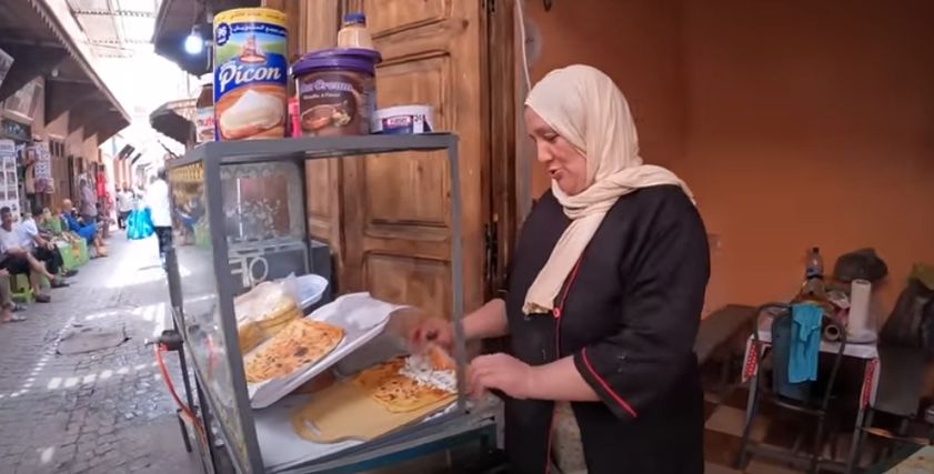 بائعة الفطائر المغربية