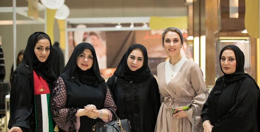 الشيخة  جواهر أل خليفة ضيفة شرف عرض أزياء منى المنصورى فى " شيك ليدى" بدبى