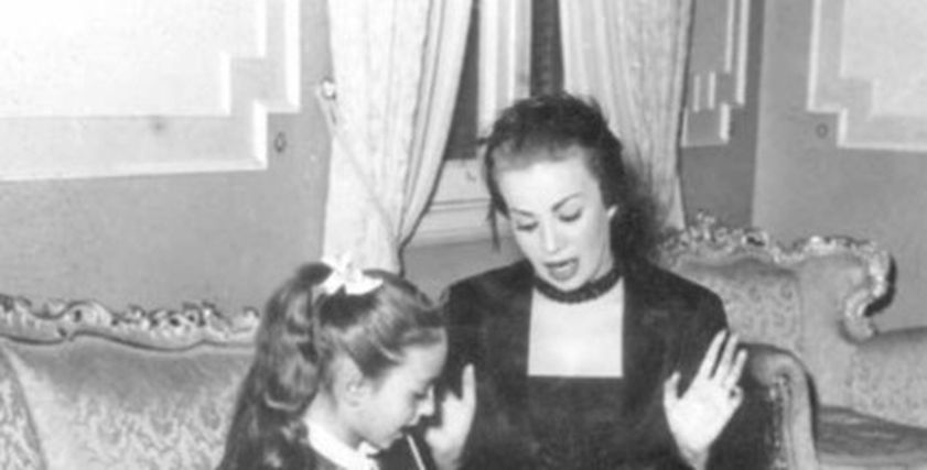 50 صورة لأيقونة الجمال هند رستم.. هكذا كانت ملكة الإغراء