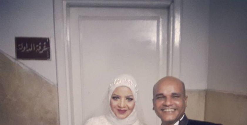 العروسان داخل المحكمة