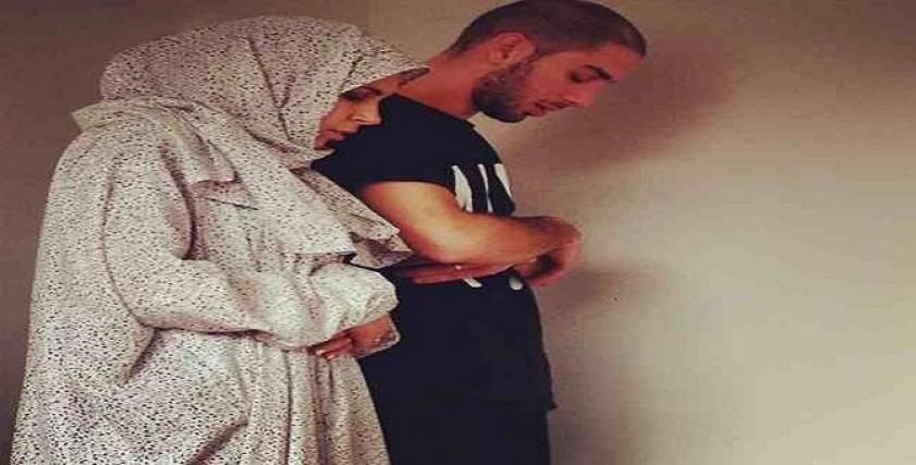 هل يجوز صلاة الرجل بزوجته جماعة