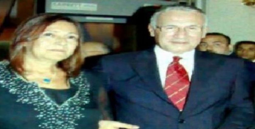قصة حب عزت أبو عوف وزوجته