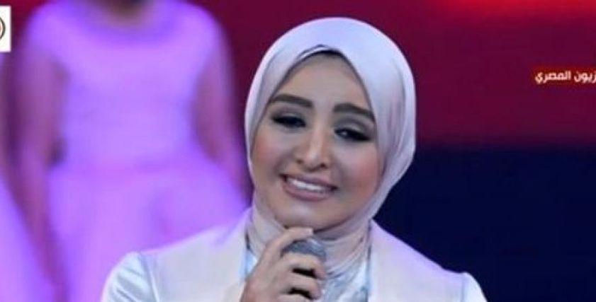 المطربة هلا رشدي