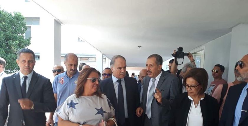 النائبة نادية زنقر خلال الجولة الميدانية بالمدرسة