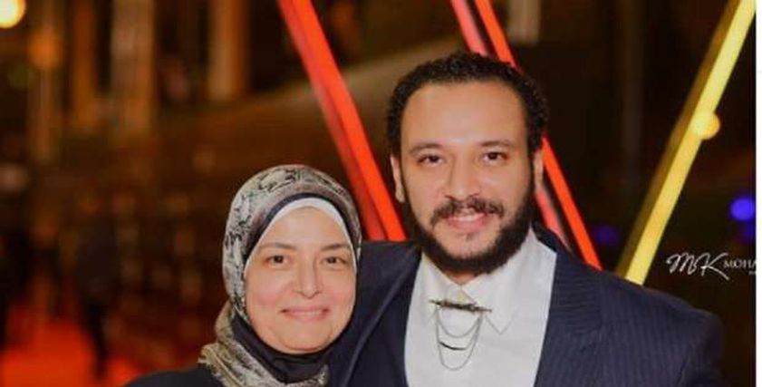 أحمد خالد صالح ووالدته