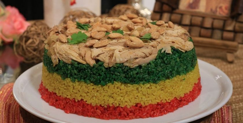 طبق أرز ملون بالدجاج