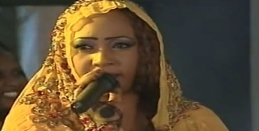الاعتداء بالضرب علي فنانة سودانية بعد انتهاء حفلها