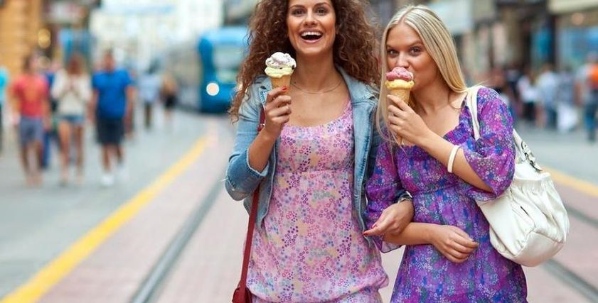 أكل المرأة في الشارع