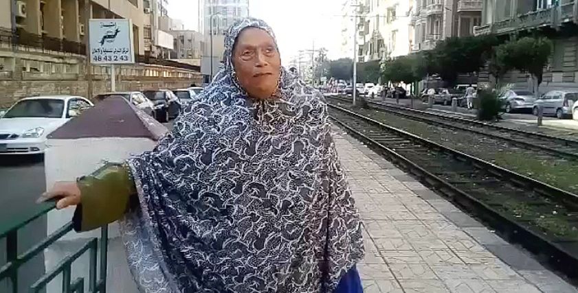 الحاجة عزيزة