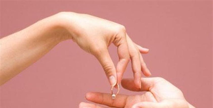 إجبار أم الزوج نجلها لطلاق زوجته