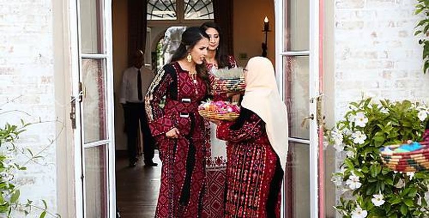 فن التطريز في فلسطين.. إبداع المرأة الريفية مستوحى من الطبيعة