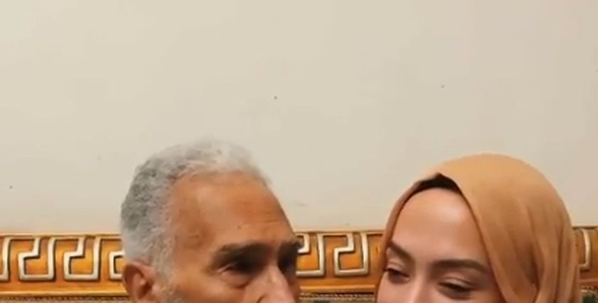 عبد الرحمن أبو زهرة وحفيدته
