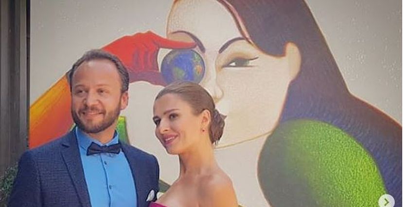 مكسيم خليل ينشر صور له بصحبة زوجته من مهرجان