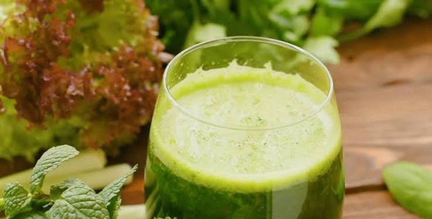 كوب عصير نعناع بالخس